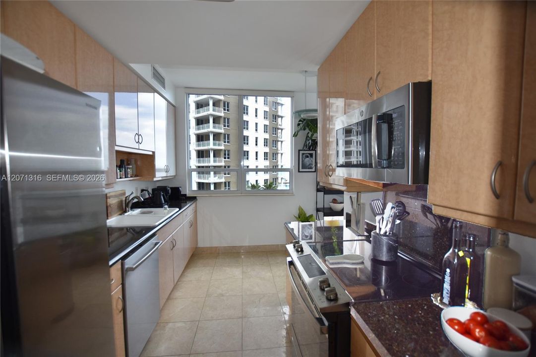 For Rent: $4,975 (2 beds, 2 baths, 1280 Square Feet)