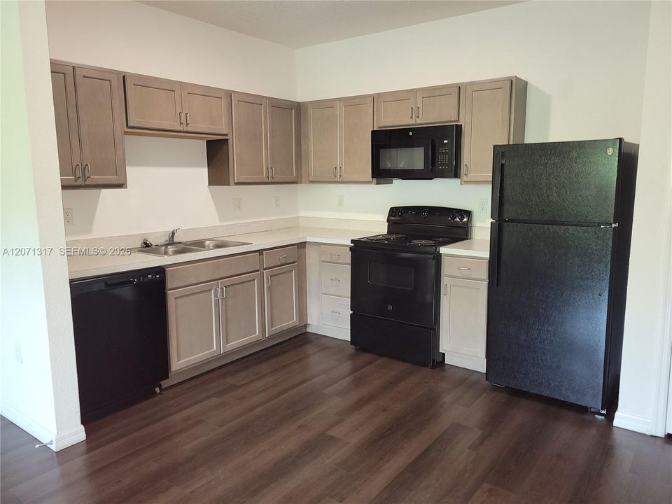 For Rent: $1,572 (3 beds, 2 baths, 1224 Square Feet)