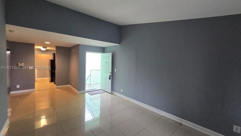For Rent: $1,950 (2 beds, 2 baths, 900 Square Feet)