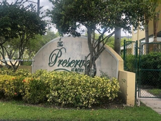 For Rent: $1,950 (2 beds, 2 baths, 900 Square Feet)