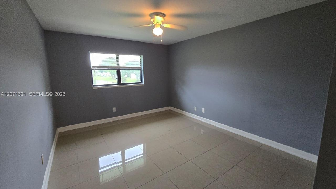 For Rent: $1,950 (2 beds, 2 baths, 900 Square Feet)