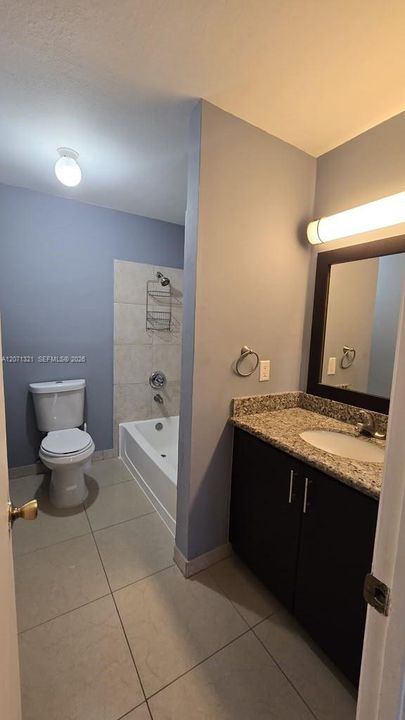For Rent: $1,950 (2 beds, 2 baths, 900 Square Feet)