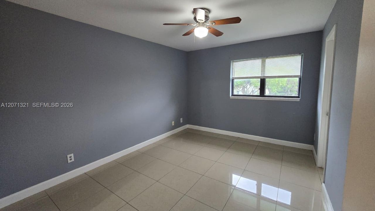 For Rent: $1,950 (2 beds, 2 baths, 900 Square Feet)