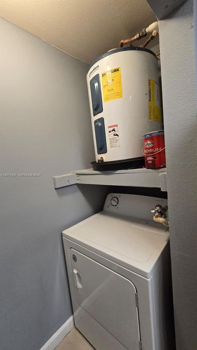 For Rent: $1,950 (2 beds, 2 baths, 900 Square Feet)