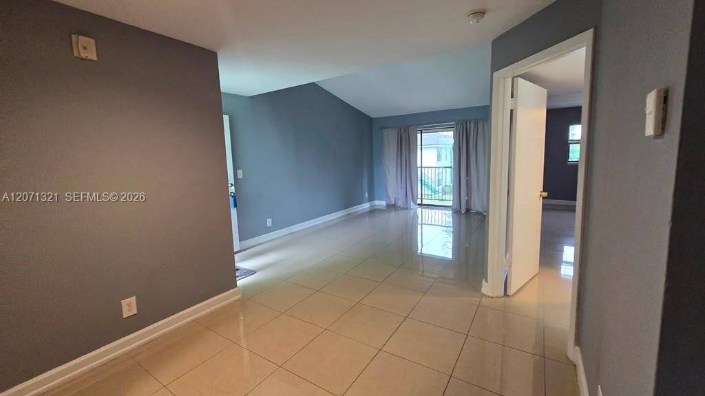 For Rent: $1,950 (2 beds, 2 baths, 900 Square Feet)