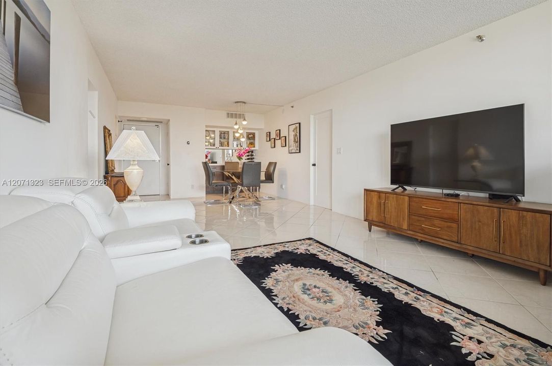 En Venta: $385,000 (2 camas, 2 baños, 1011 Pies cuadrados)
