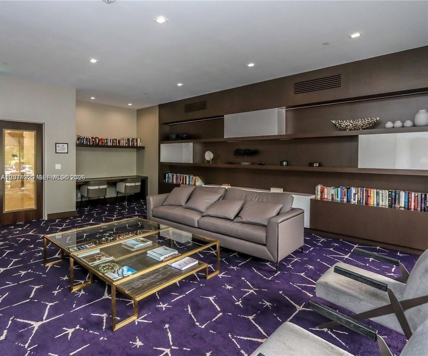 En Venta: $385,000 (2 camas, 2 baños, 1011 Pies cuadrados)