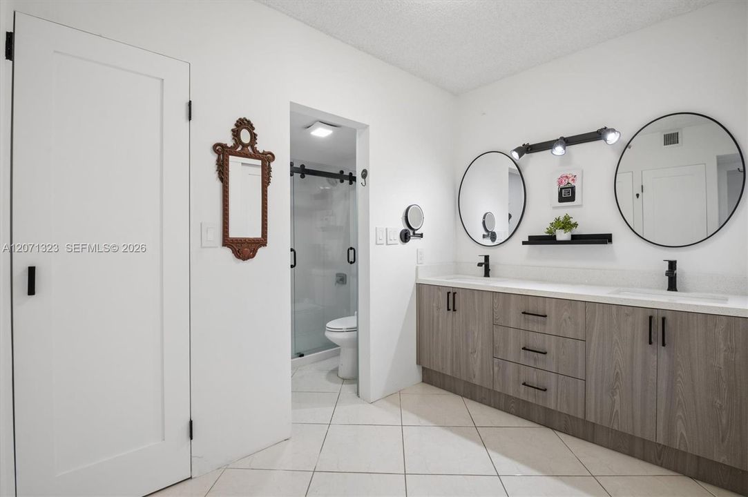 En Venta: $385,000 (2 camas, 2 baños, 1011 Pies cuadrados)