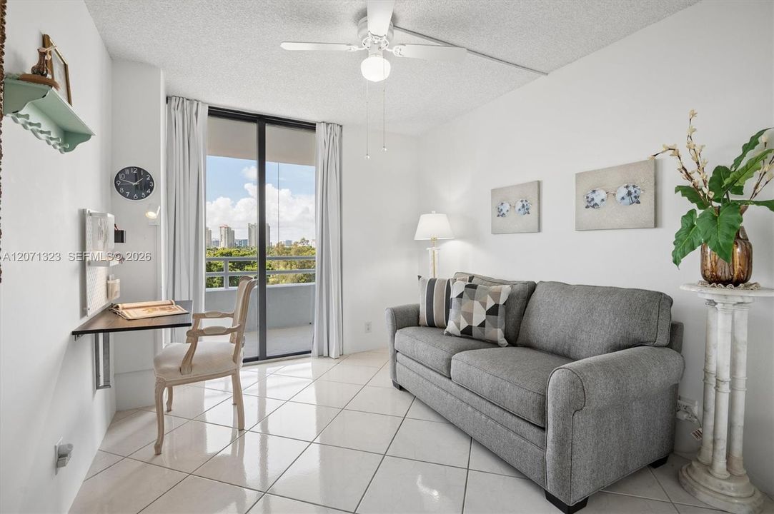 En Venta: $385,000 (2 camas, 2 baños, 1011 Pies cuadrados)