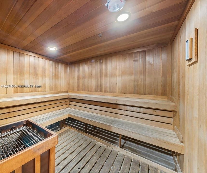 En Venta: $385,000 (2 camas, 2 baños, 1011 Pies cuadrados)