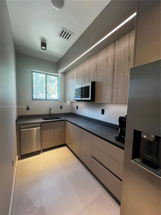 В аренду: $12,000 (0 спален, 0 ванн, 0 Квадратных фут)