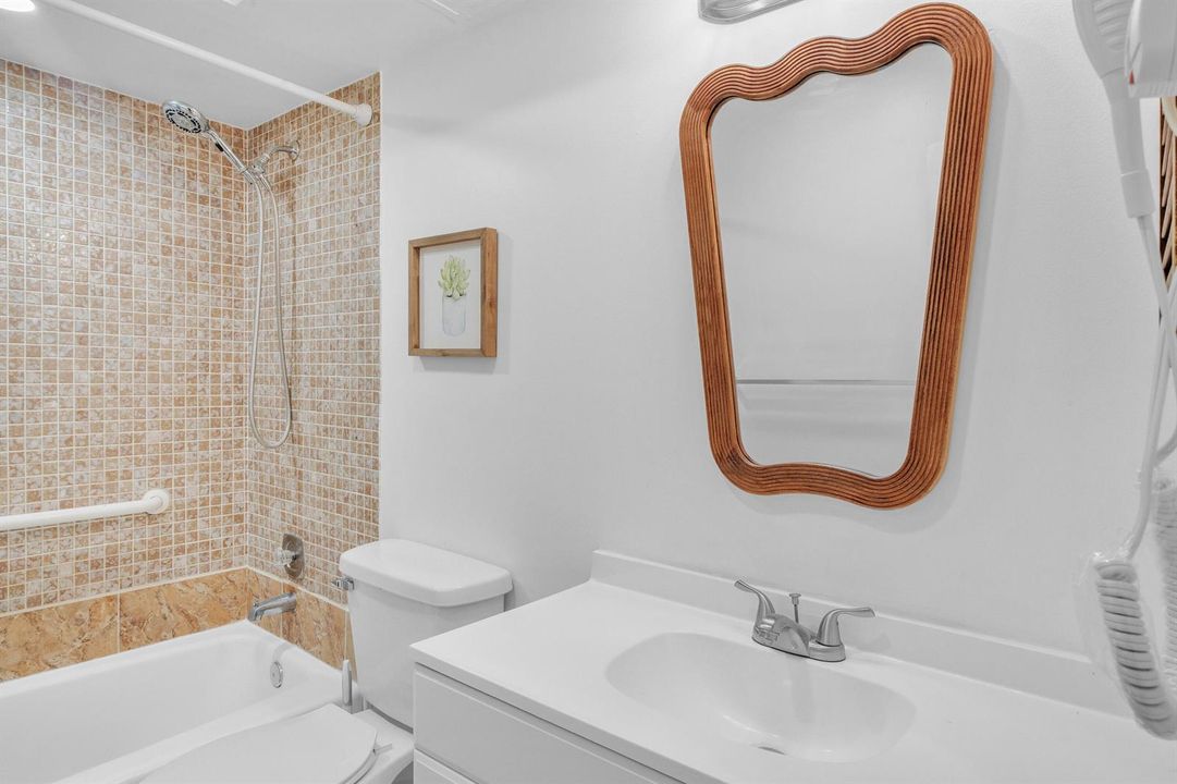 19 Guest Bathroom (3)