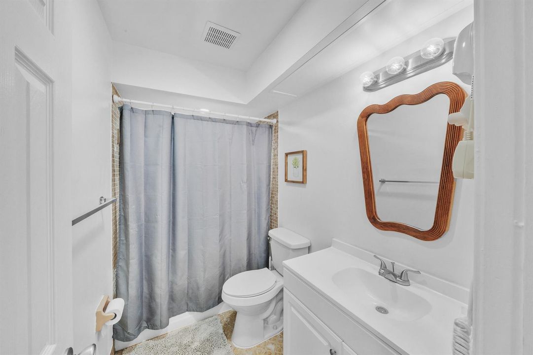 19 Guest Bathroom (2)