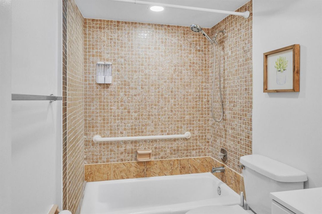 19 Guest Bathroom (4)