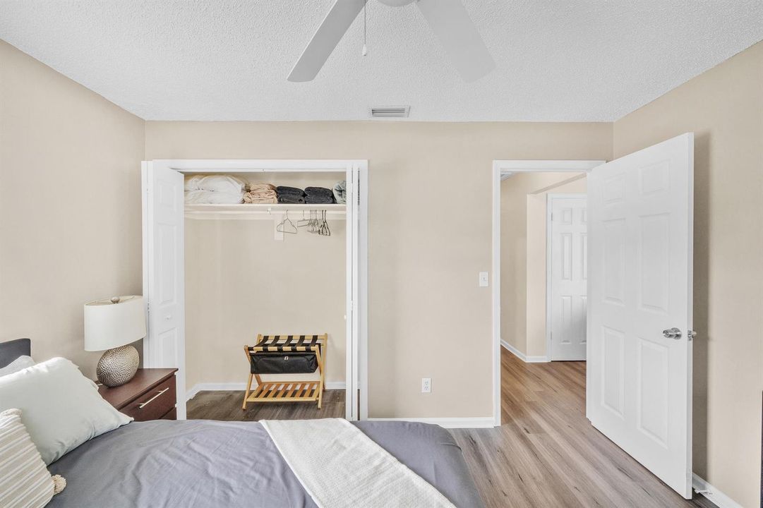 20 Guest Bedroom (3)