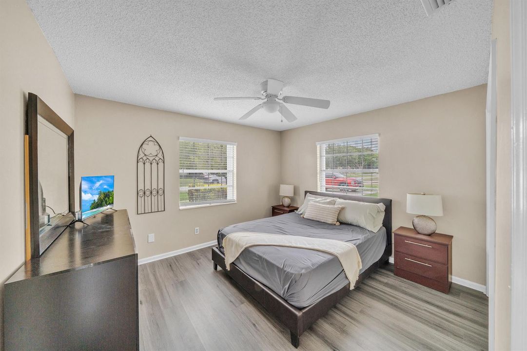 20 Guest Bedroom (1)