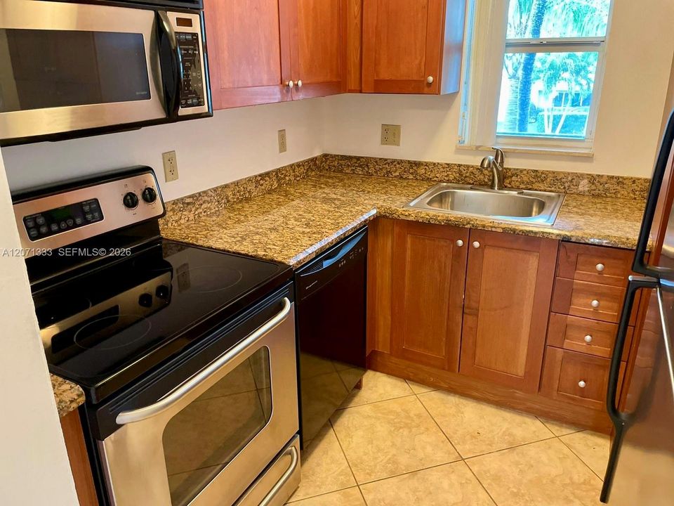 В аренду: $1,995 (2 спален, 1 ванн, 775 Квадратных фут)