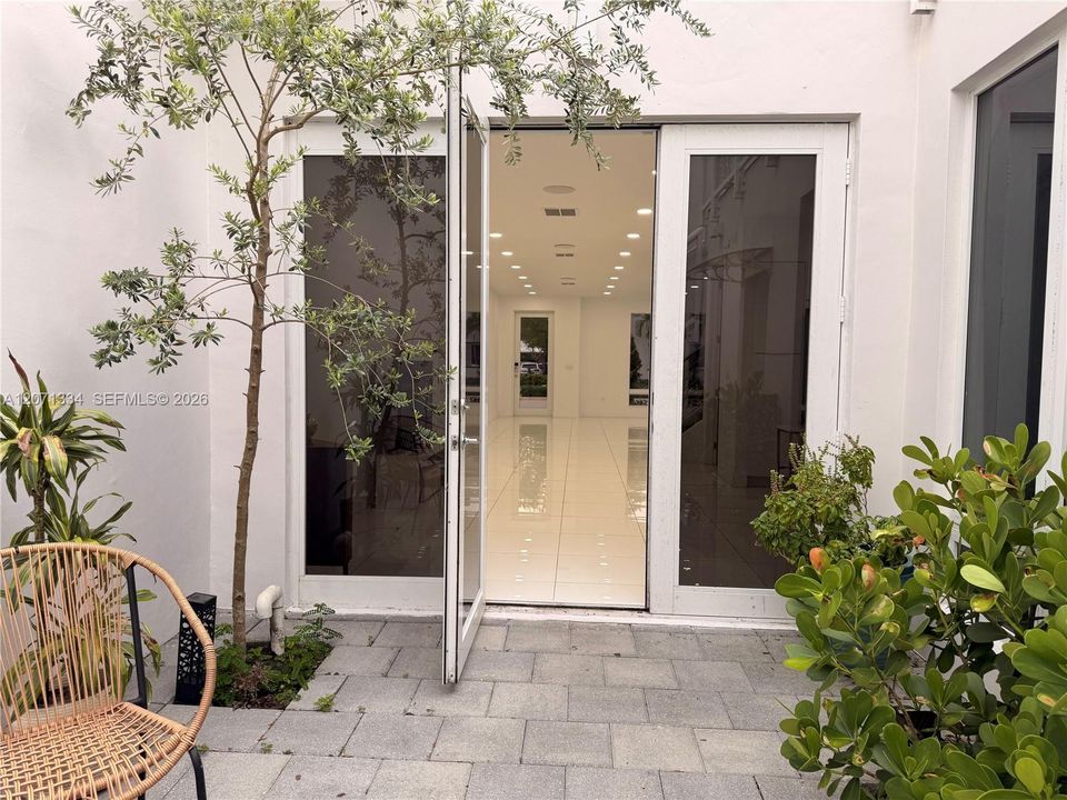 For Rent: $5,000 (3 beds, 2 baths, 2600 Square Feet)
