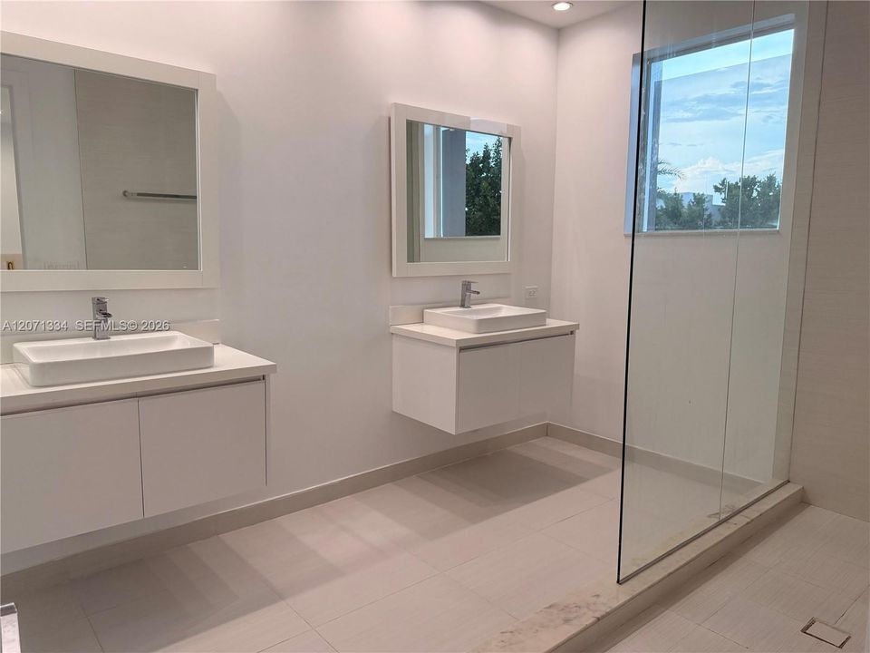For Rent: $5,000 (3 beds, 2 baths, 2600 Square Feet)