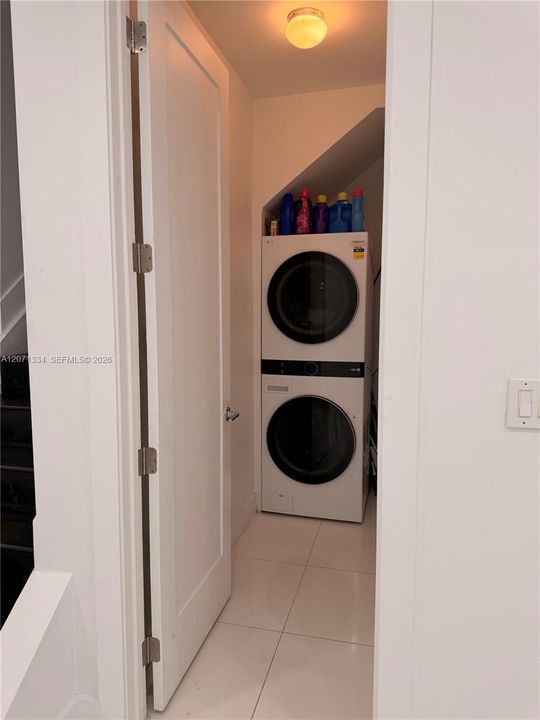 For Rent: $5,000 (3 beds, 2 baths, 2600 Square Feet)