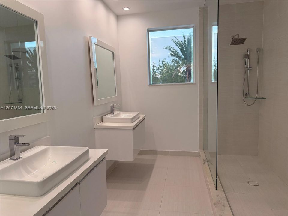 For Rent: $5,000 (3 beds, 2 baths, 2600 Square Feet)