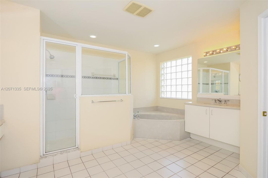 For Rent: $4,615 (6 beds, 4 baths, 3622 Square Feet)