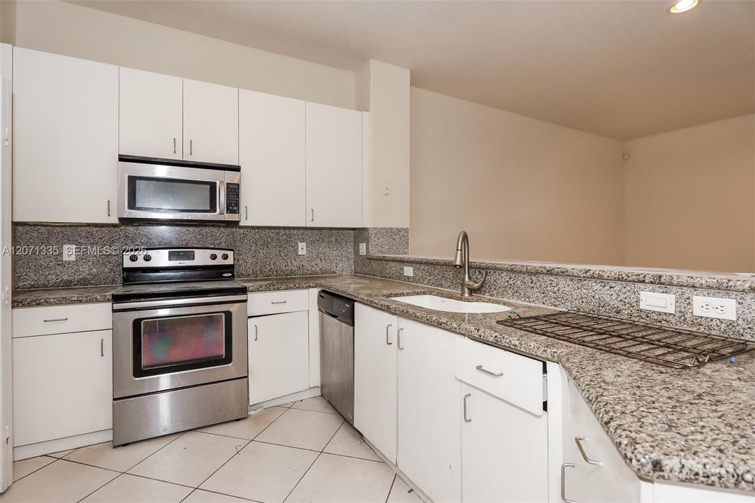 For Rent: $4,615 (6 beds, 4 baths, 3622 Square Feet)