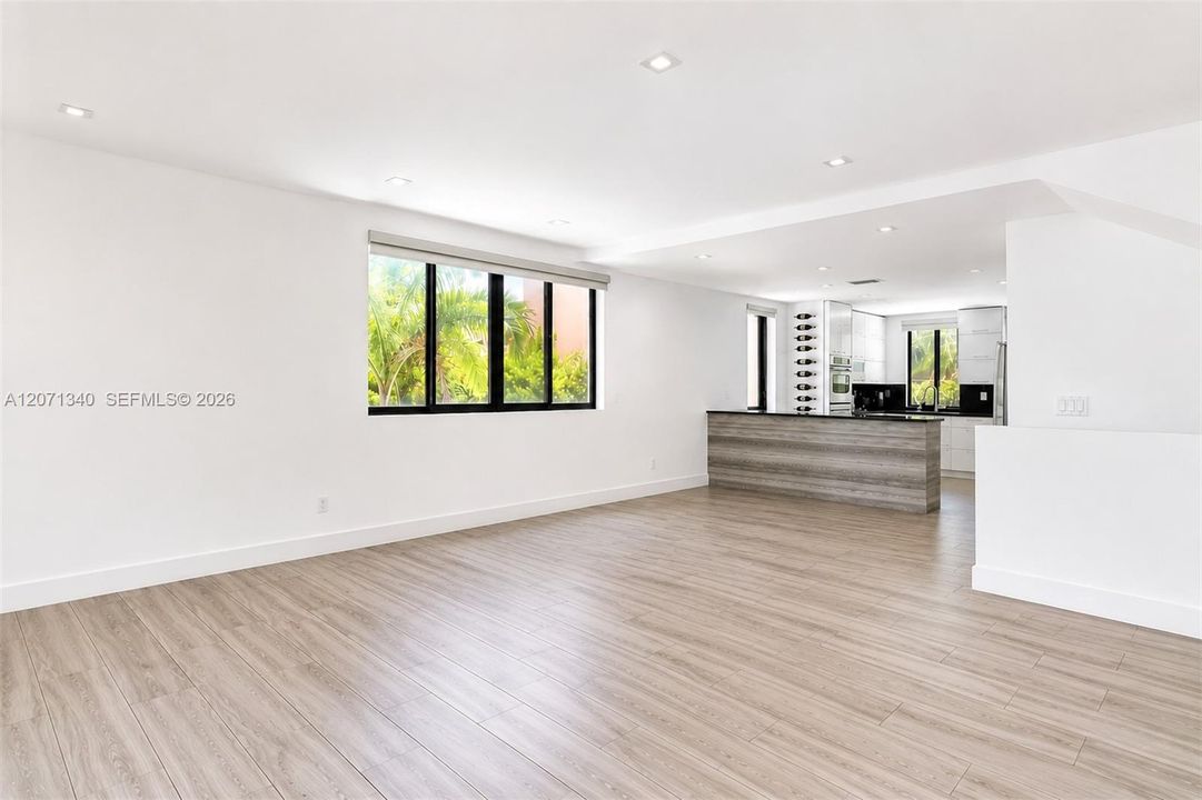 For Rent: $11,000 (5 beds, 4 baths, 2624 Square Feet)