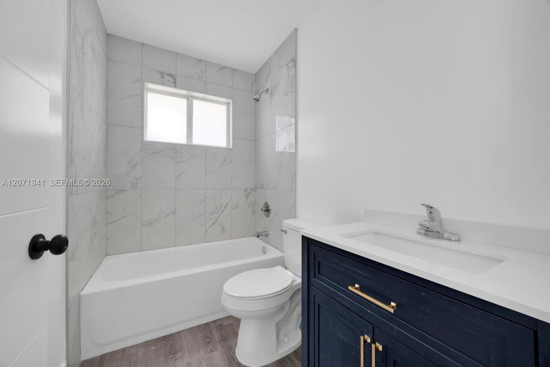En Venta: $530,000 (4 camas, 3 baños, 1219 Pies cuadrados)