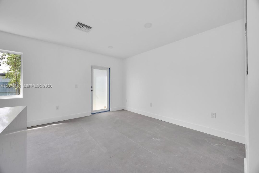En Venta: $530,000 (4 camas, 3 baños, 1219 Pies cuadrados)