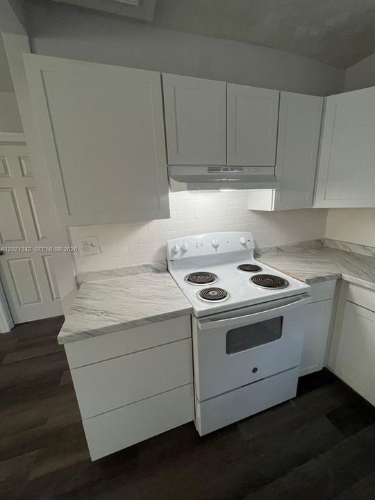 For Rent: $950 (2 beds, 1 baths, 873 Square Feet)