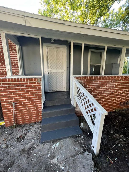 For Rent: $950 (2 beds, 1 baths, 873 Square Feet)