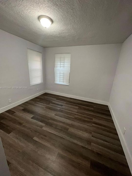 For Rent: $950 (2 beds, 1 baths, 873 Square Feet)