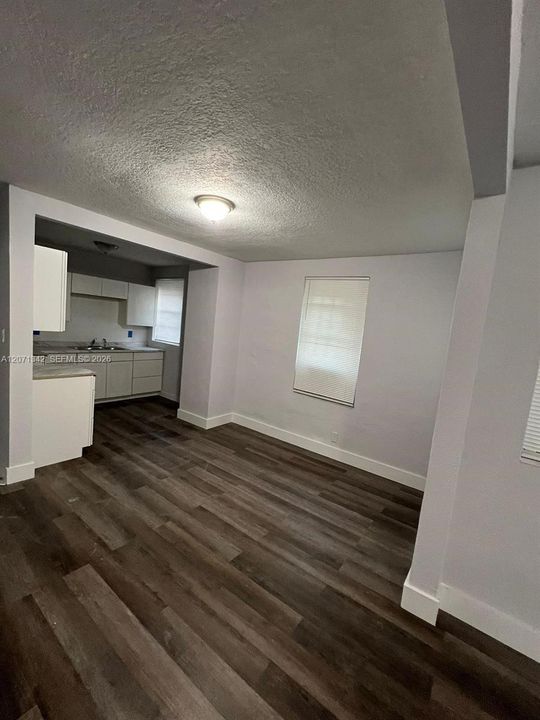 For Rent: $950 (2 beds, 1 baths, 873 Square Feet)