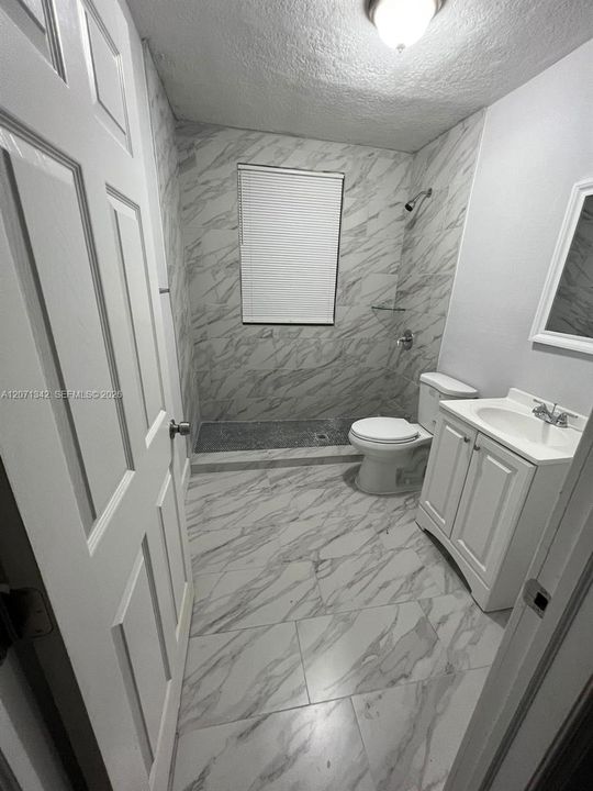For Rent: $950 (2 beds, 1 baths, 873 Square Feet)