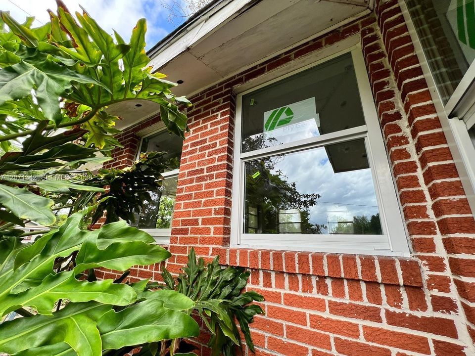 For Rent: $950 (2 beds, 1 baths, 873 Square Feet)