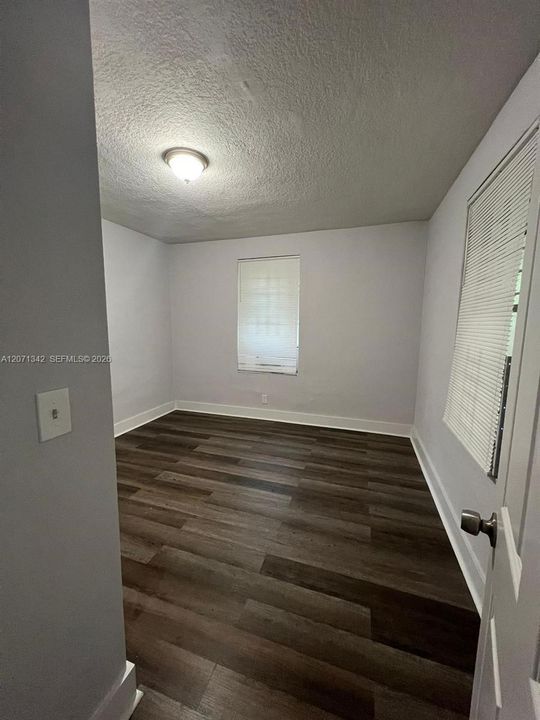 For Rent: $950 (2 beds, 1 baths, 873 Square Feet)