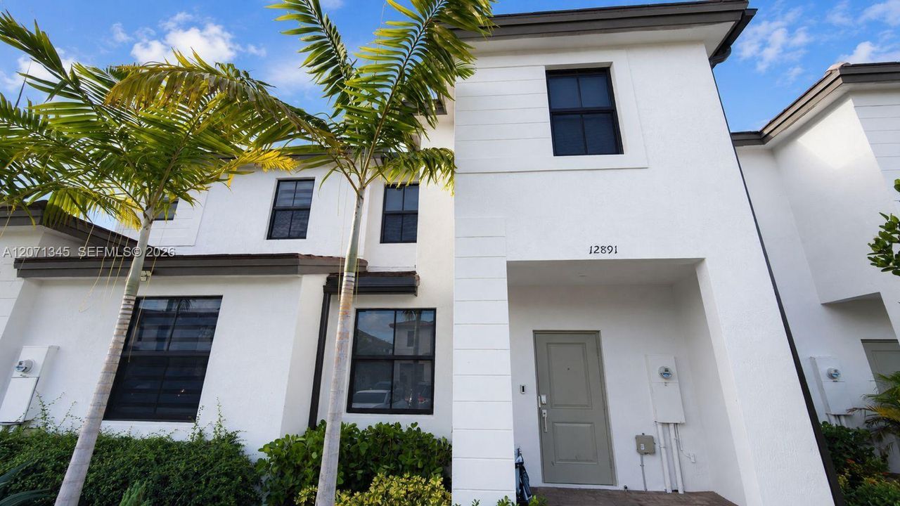 For Rent: $2,650 (3 beds, 2 baths, 1393 Square Feet)