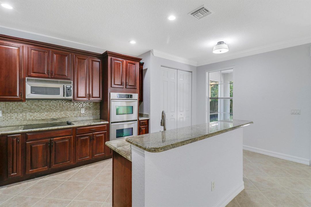 Kitchen has 2 Dishwashers