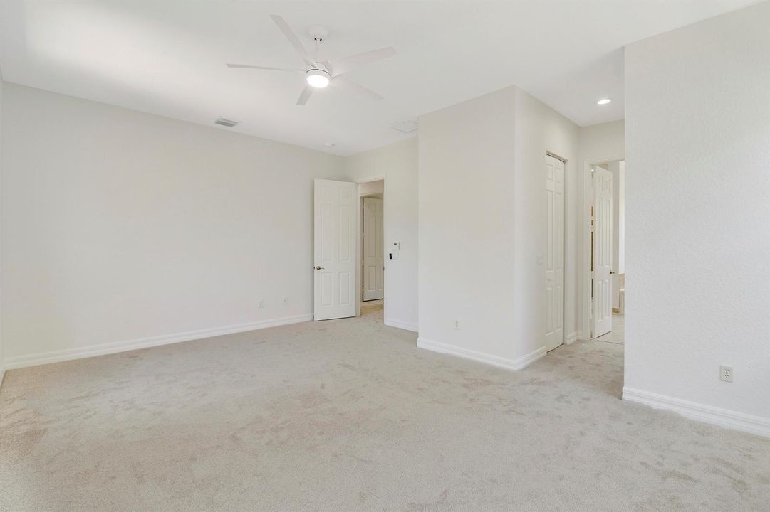 Master Bedroom w EnSuite Bath