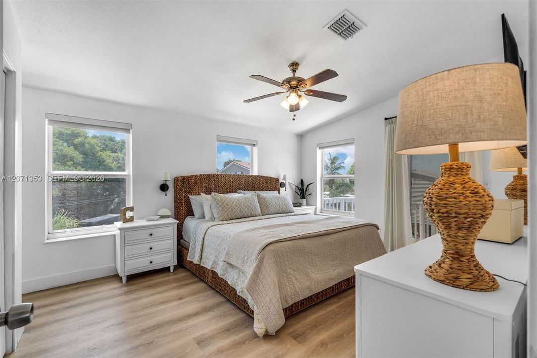 For Sale: $775,000 (4 beds, 2 baths, 1352 Square Feet)