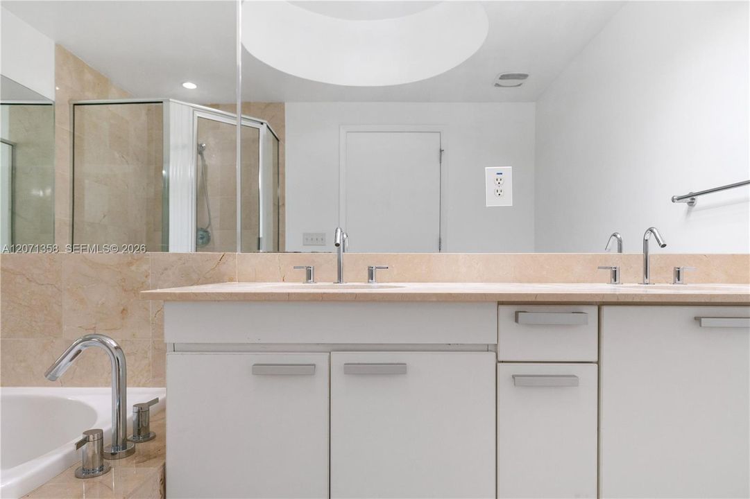 For Rent: $3,800 (2 beds, 2 baths, 1241 Square Feet)