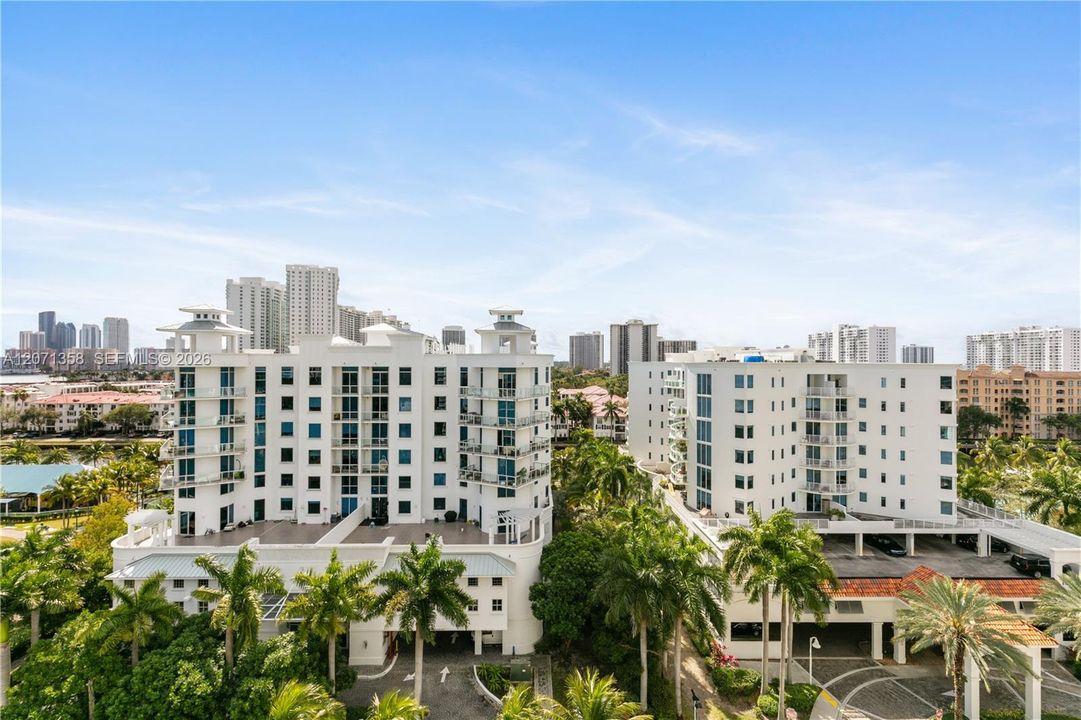 For Rent: $3,800 (2 beds, 2 baths, 1241 Square Feet)