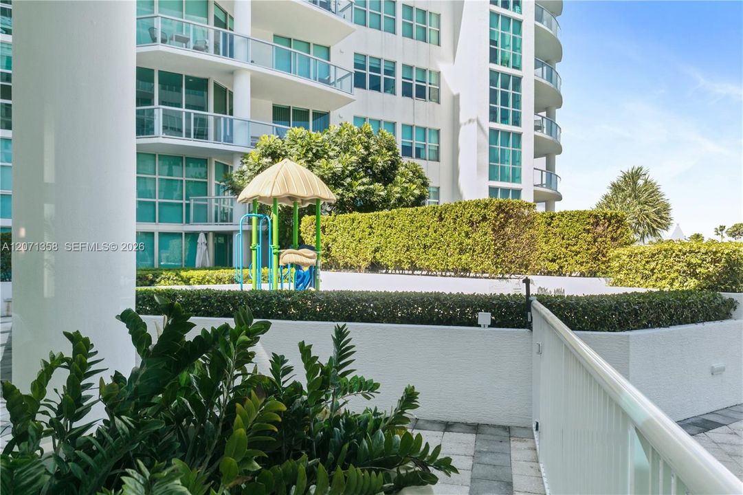 For Rent: $3,800 (2 beds, 2 baths, 1241 Square Feet)