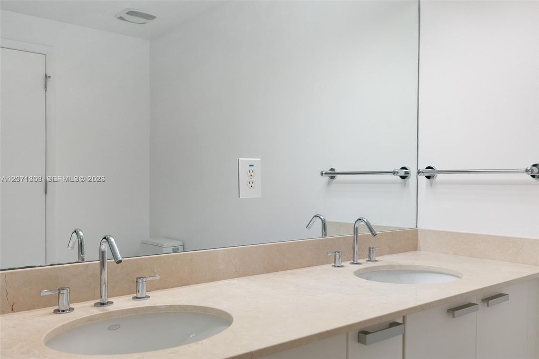 For Rent: $3,800 (2 beds, 2 baths, 1241 Square Feet)