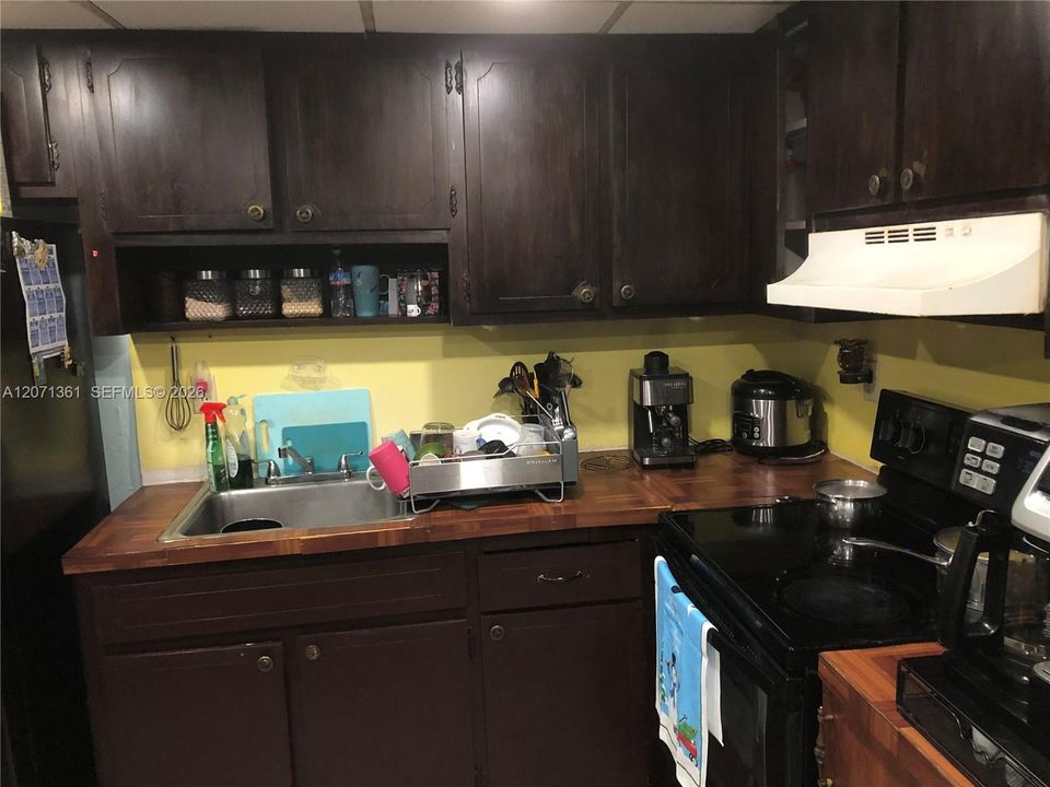 For Rent: $2,200 (2 beds, 2 baths, 900 Square Feet)