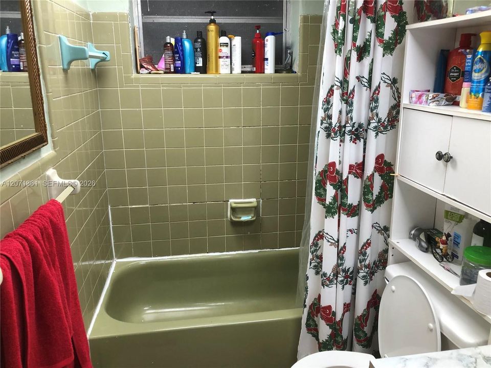 For Rent: $2,200 (2 beds, 2 baths, 900 Square Feet)