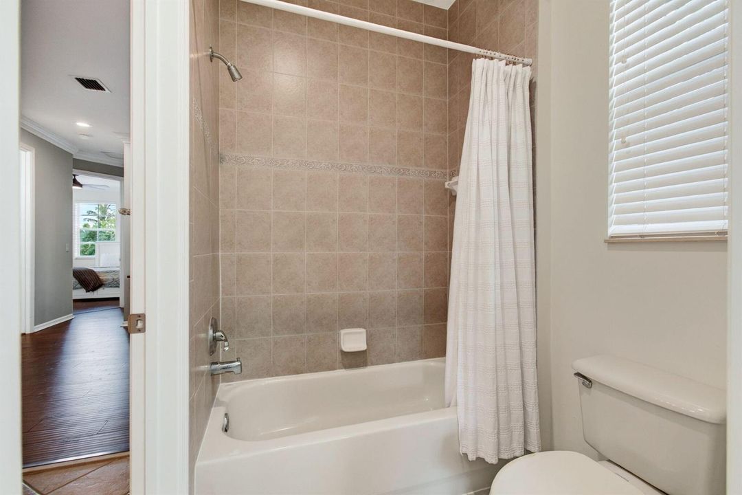Guest Bath Tub/shower 3