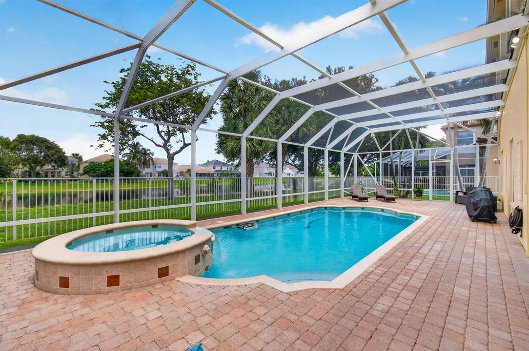 Screened-in Salt Pool & Spa