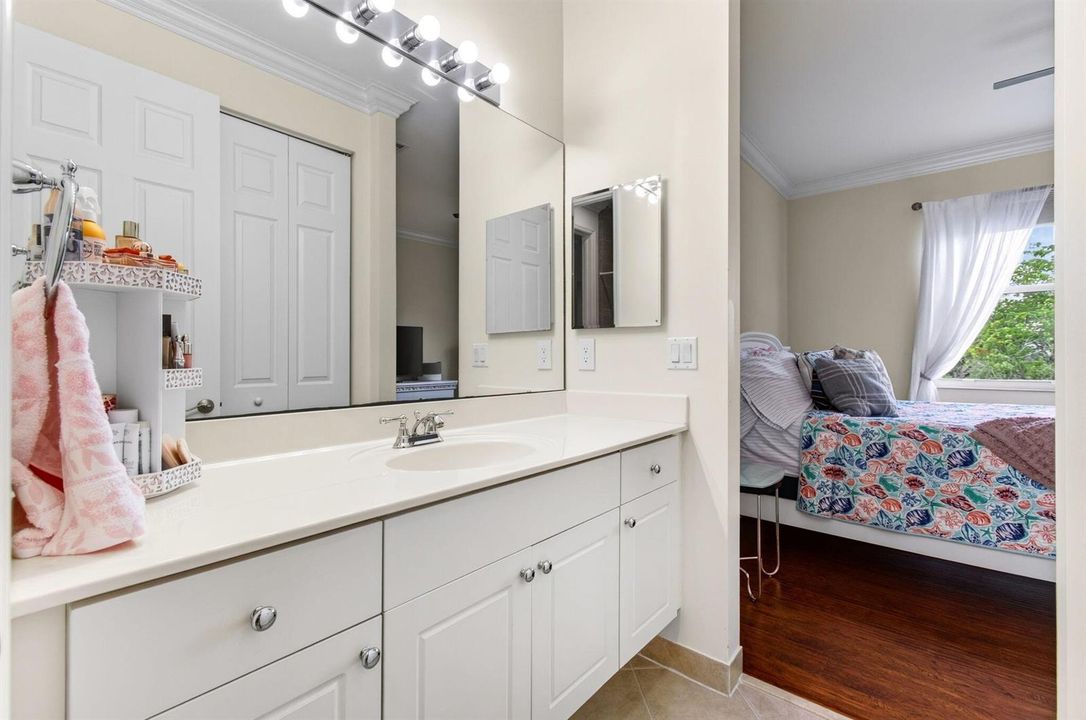 En-suite Guest Bath 3